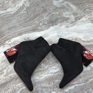 Express Black Faux Suede Embroidered Sequin Floral Bootie Sz 6.5